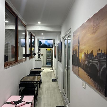 Aral Hostel Берат Екстериор снимка