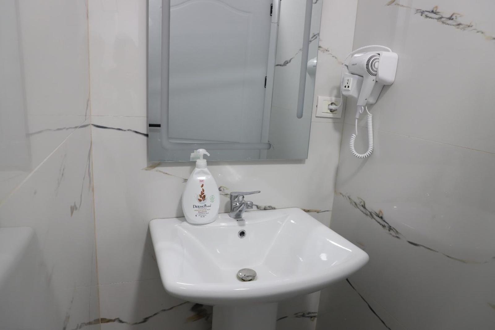 Aral Hostel Берат Екстериор снимка